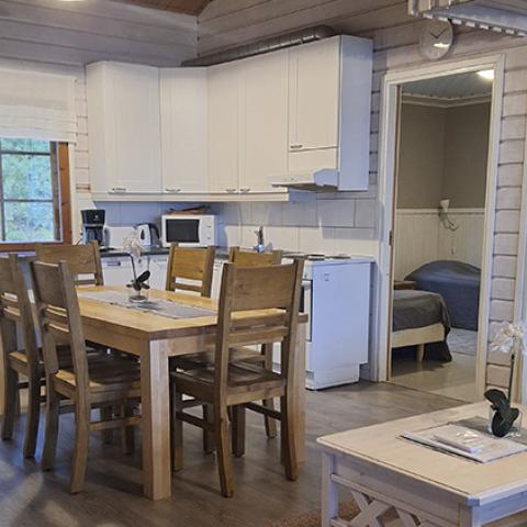 Näsinlinna Ferienhaus am Ufer finnishen Ostsee-Archipel die Küche.