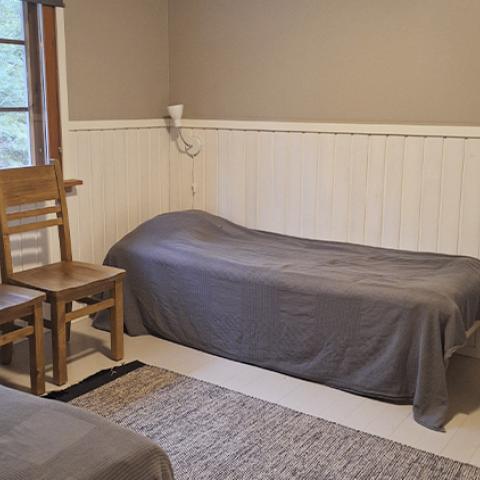 Näsinlinna Holzvilla am Ufer finnishen Ostsee-Archipel das Schlafzimmer.