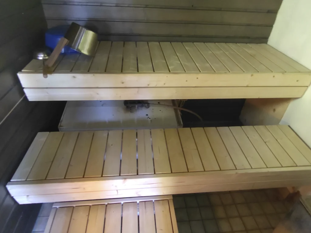 Pikku-Keisari ist ein kleines Ferienhaus auf dem finnischen Ostsee-Archipel mit einer Holzsauna zum Aufwärmen.
