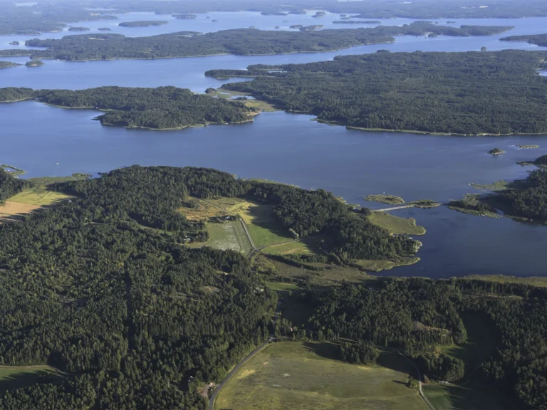 Keisarinna is a nice Baltic Sea archipelago villa arounded by the sea.