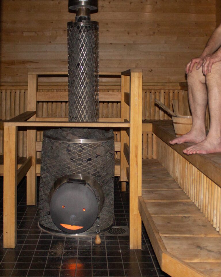 How to heat a wood -heated sauna, sitting in the sauna