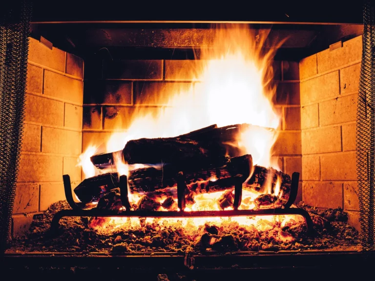 Welcome cottage quests to use sauna and fireplaces